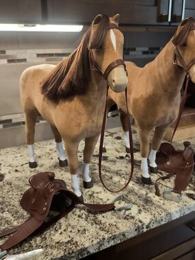 American Girl Set Of Chestnut Horses